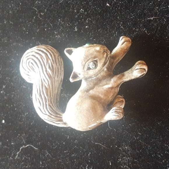 Gerrys Jewelry - Vintage (Gerrys) Squirrel Pin.